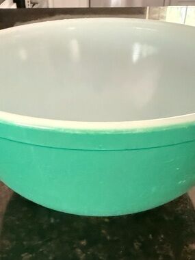 Pyrex green and White Mixing Bowl